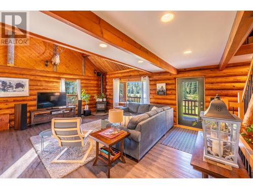 2346 Blaeberry Road, Golden, BC - Indoor Photo Showing Living Room