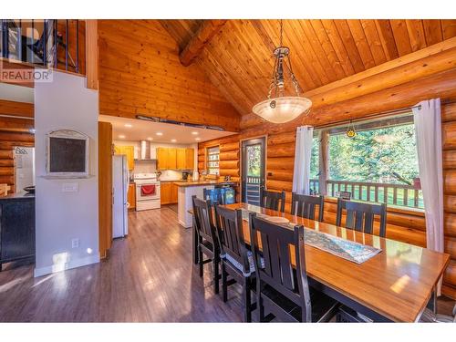 2346 Blaeberry Road, Golden, BC - Indoor Photo Showing Dining Room