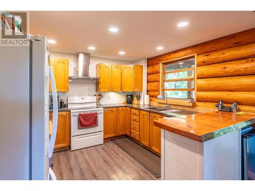 2346 Blaeberry Road, Golden, BC - Indoor Photo Showing Kitchen With Double Sink