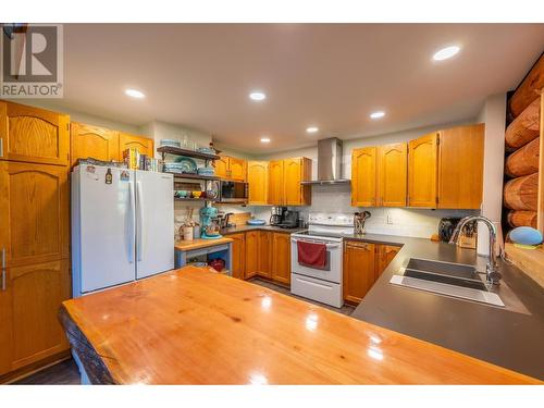 2346 Blaeberry Road, Golden, BC - Indoor Photo Showing Kitchen With Double Sink