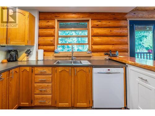 2346 Blaeberry Road, Golden, BC - Indoor Photo Showing Kitchen With Double Sink