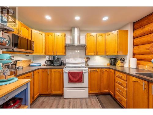 2346 Blaeberry Road, Golden, BC - Indoor Photo Showing Kitchen