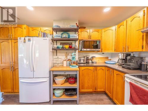 2346 Blaeberry Road, Golden, BC - Indoor Photo Showing Kitchen