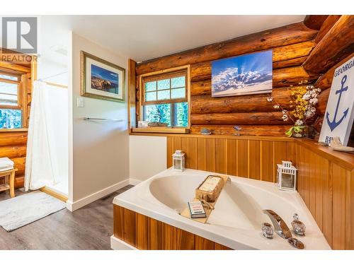 2346 Blaeberry Road, Golden, BC - Indoor Photo Showing Bathroom