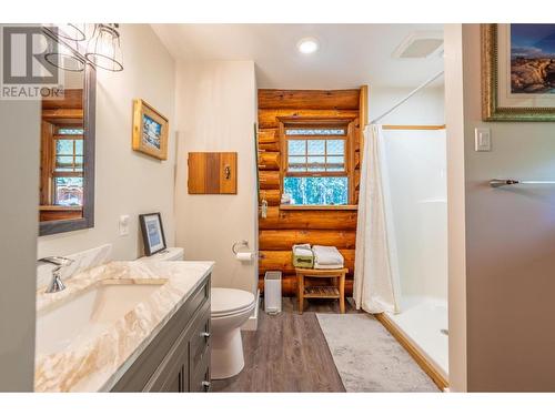 2346 Blaeberry Road, Golden, BC - Indoor Photo Showing Bathroom