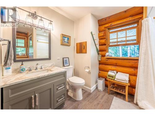 2346 Blaeberry Road, Golden, BC - Indoor Photo Showing Bathroom