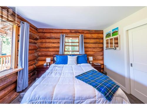 2346 Blaeberry Road, Golden, BC - Indoor Photo Showing Bedroom