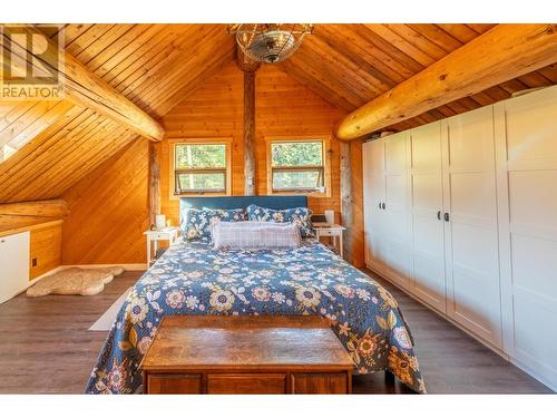 2346 Blaeberry Road, Golden, BC - Indoor Photo Showing Bedroom