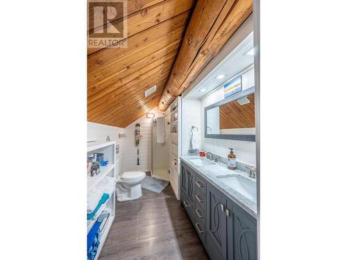 2346 Blaeberry Road, Golden, BC - Indoor Photo Showing Bathroom