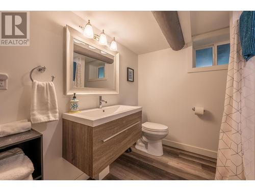 2346 Blaeberry Road, Golden, BC - Indoor Photo Showing Bathroom