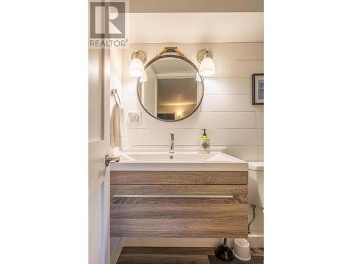 2346 Blaeberry Road, Golden, BC - Indoor Photo Showing Bathroom