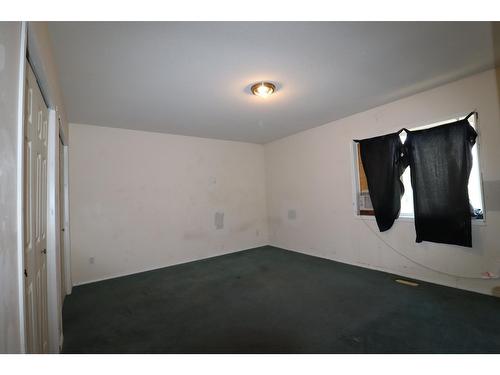 7330 18Th Street, Grand Forks, BC - Indoor Photo Showing Other Room