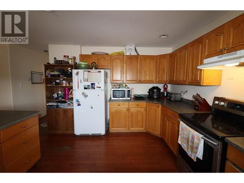 7330 18Th Street, Grand Forks, BC - Indoor Photo Showing Kitchen