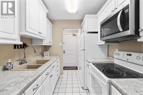 570 Macdonald Ave # 103, Sault Ste. Marie, ON - Indoor Photo Showing Kitchen With Double Sink