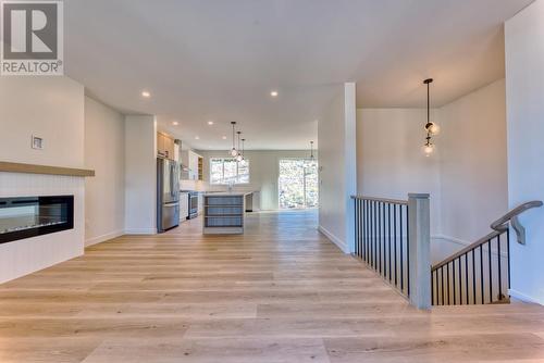 7760 Okanagan Landing Road Unit# 130, Vernon, BC - Indoor Photo Showing Living Room With Fireplace