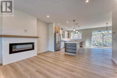 7760 Okanagan Landing Road Unit# 130, Vernon, BC - Indoor Photo Showing Living Room With Fireplace