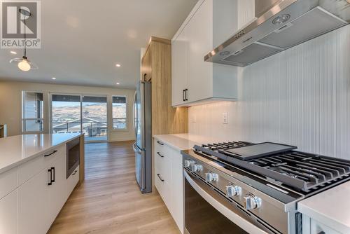 7760 Okanagan Landing Road Unit# 130, Vernon, BC - Indoor Photo Showing Kitchen With Upgraded Kitchen