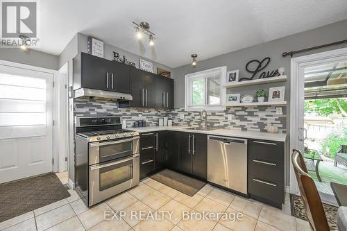 415 Edenridge Drive, London, ON - Indoor Photo Showing Kitchen With Upgraded Kitchen