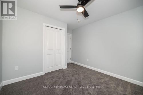 10 Durant Street, Petawawa, ON - Indoor Photo Showing Bathroom