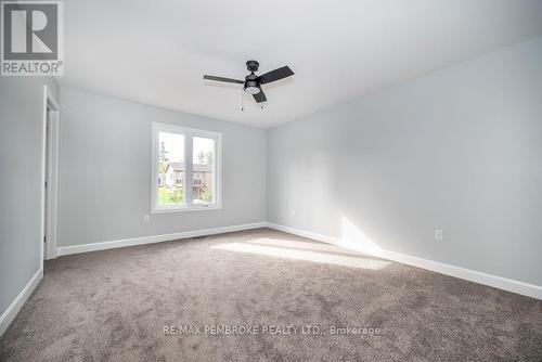 10 Durant Street, Petawawa (520 - Petawawa), ON - Indoor Photo Showing Other Room