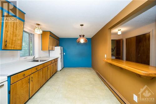 6172 Perth Street, Ottawa, ON - Indoor Photo Showing Kitchen