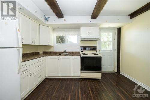 6172 Perth Street, Ottawa, ON - Indoor Photo Showing Kitchen