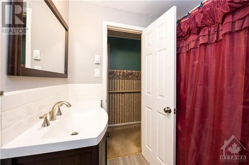 6172 Perth Street, Ottawa, ON - Indoor Photo Showing Bathroom