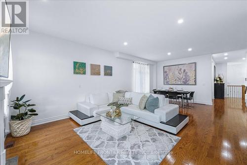 1664 Moyer Avenue, Innisfil, ON - Indoor Photo Showing Living Room