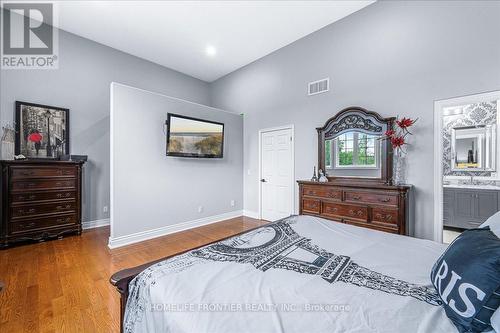 1664 Moyer Avenue, Innisfil, ON - Indoor Photo Showing Bedroom