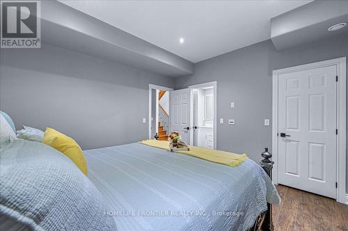 1664 Moyer Avenue, Innisfil, ON - Indoor Photo Showing Bedroom