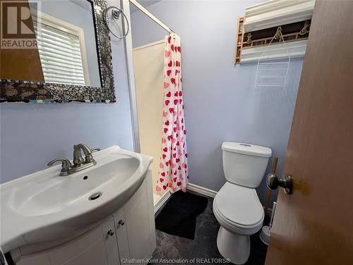 55 Grant Street, Chatham, ON - Indoor Photo Showing Bathroom