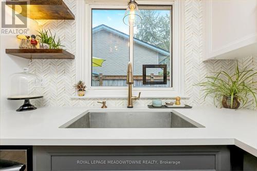 165 Tyler Avenue, Halton Hills (Acton), ON - Indoor Photo Showing Kitchen