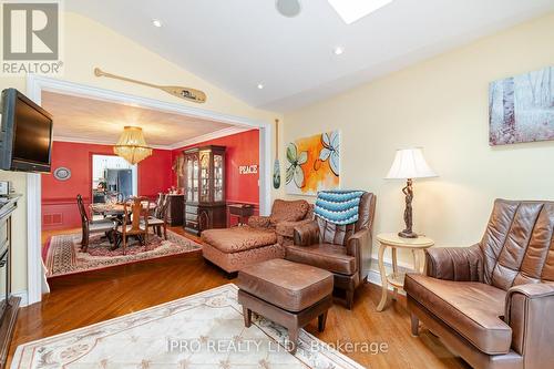 1117 Springhill Drive, Mississauga, ON - Indoor Photo Showing Living Room