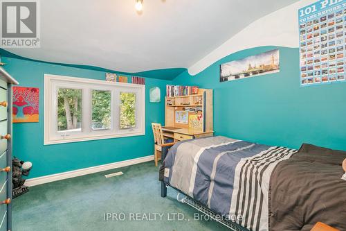 1117 Springhill Drive, Mississauga, ON - Indoor Photo Showing Bedroom