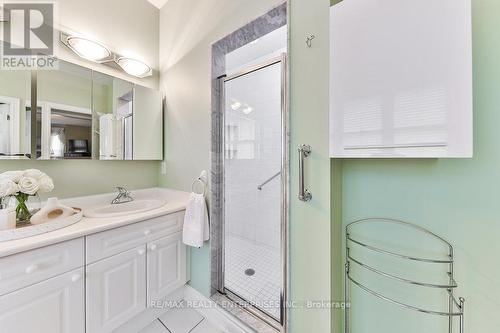 759 Hidden Grove Lane, Mississauga, ON - Indoor Photo Showing Bathroom