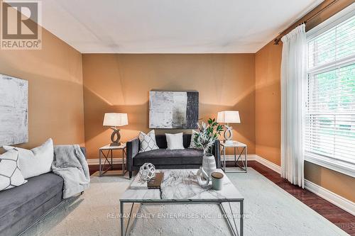 759 Hidden Grove Lane, Mississauga, ON - Indoor Photo Showing Living Room