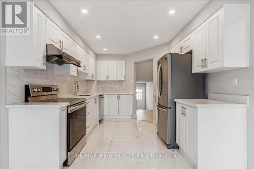 4740 Westbourne Terrace, Mississauga, ON - Indoor Photo Showing Kitchen