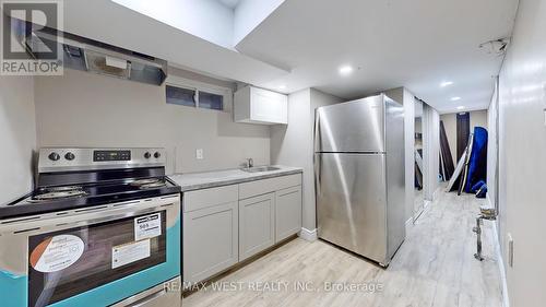 59 Abell Drive N, Brampton, ON - Indoor Photo Showing Kitchen