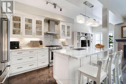 2444 Shadow Court, Oakville (West Oak Trails), ON - Indoor Photo Showing Kitchen With Upgraded Kitchen