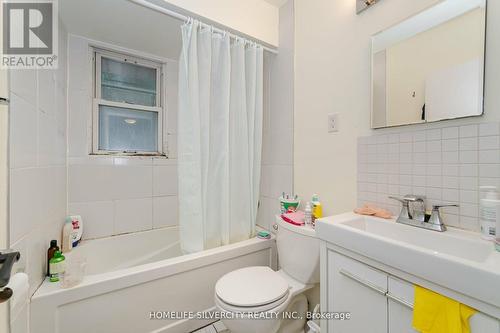 305 Mohawk Road E, Hamilton (Hill Park), ON - Indoor Photo Showing Bathroom