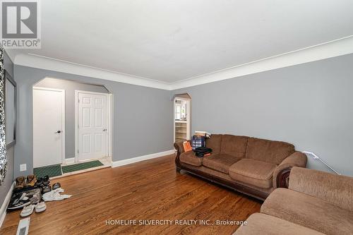 305 Mohawk Road E, Hamilton, ON - Indoor Photo Showing Living Room