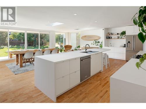 427 Sarsons Road, Kelowna, BC - Indoor Photo Showing Kitchen With Double Sink