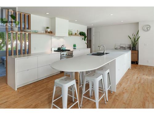 427 Sarsons Road, Kelowna, BC - Indoor Photo Showing Kitchen