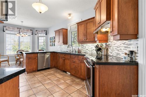 923 Brookhurst Lane, Saskatoon, SK - Indoor Photo Showing Kitchen