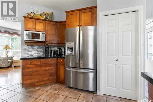 923 Brookhurst Lane, Saskatoon, SK - Indoor Photo Showing Kitchen With Stainless Steel Kitchen