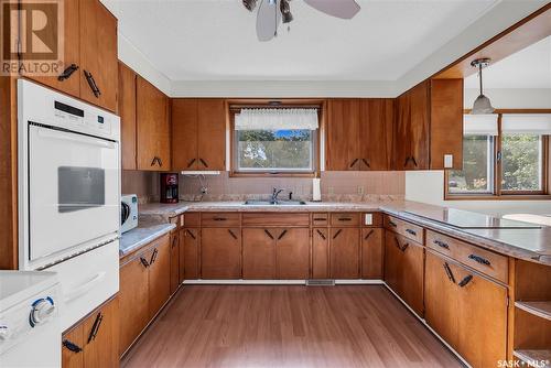 405 Garfield Street, Davidson, SK - Indoor Photo Showing Kitchen With Double Sink