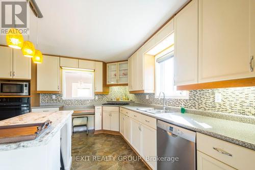 66 Heritage Drive, Prince Edward County (Wellington), ON - Indoor Photo Showing Kitchen