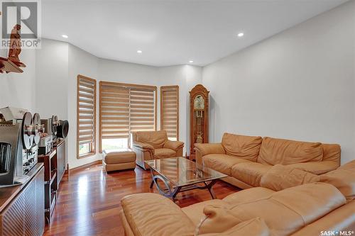 236 Eagle Place, Regina, SK - Indoor Photo Showing Living Room