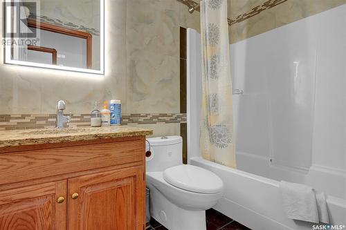 236 Eagle Place, Regina, SK - Indoor Photo Showing Bathroom