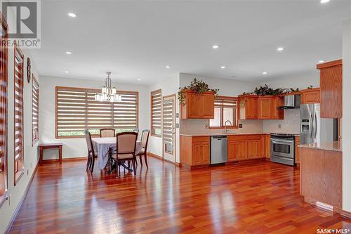 236 Eagle Place, Regina, SK - Indoor Photo Showing Kitchen With Upgraded Kitchen